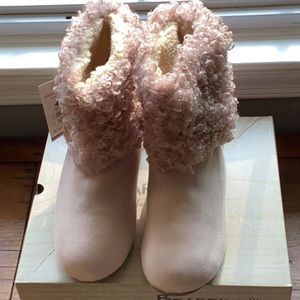 New in box Bearpaw boot